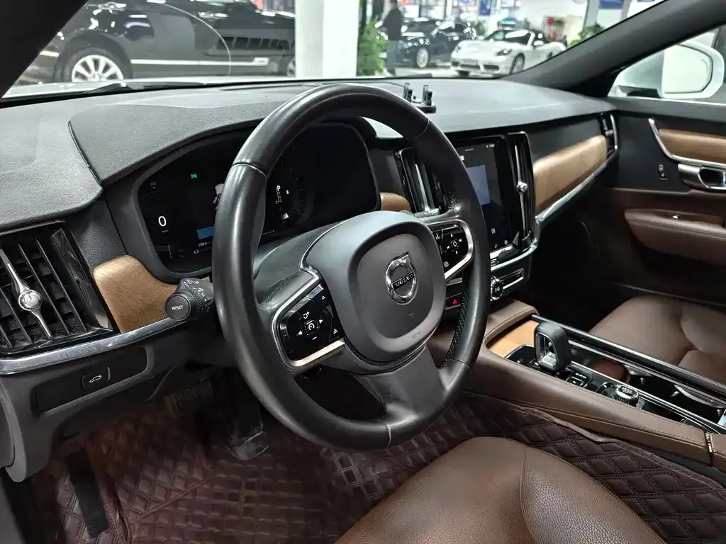 Volvo S90 — фото 10