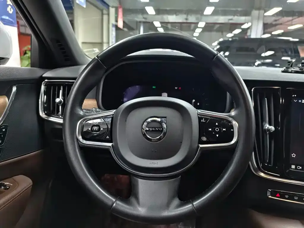 Volvo S90 — фото 8