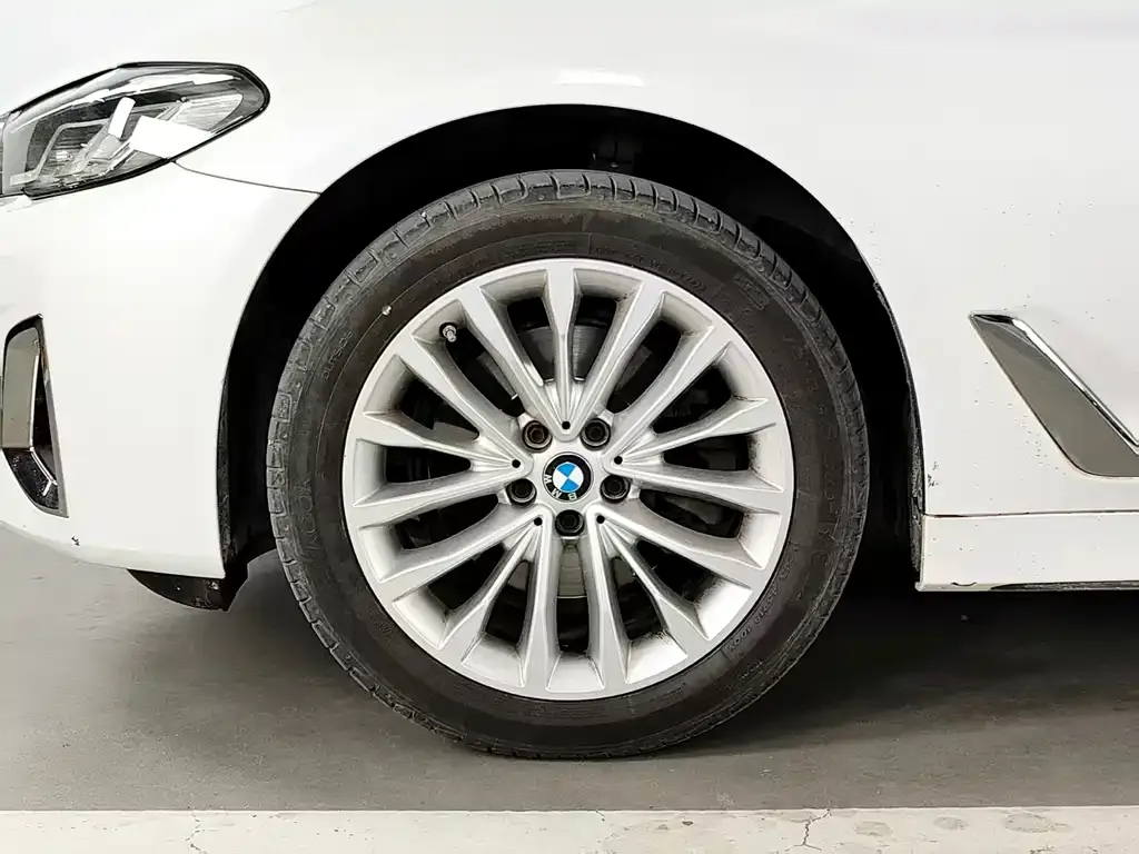 BMW 5 Series — фото 4