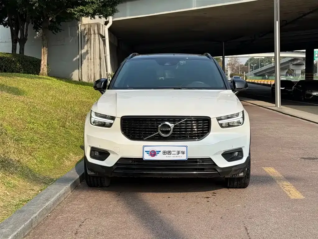 Volvo XC40 — фото 2