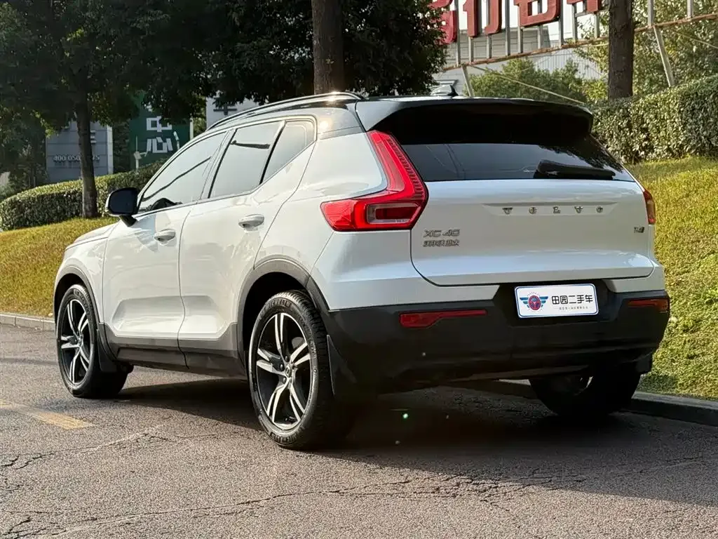 Volvo XC40 — фото 4