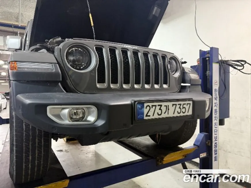 Jeep Wrangler — фото 1