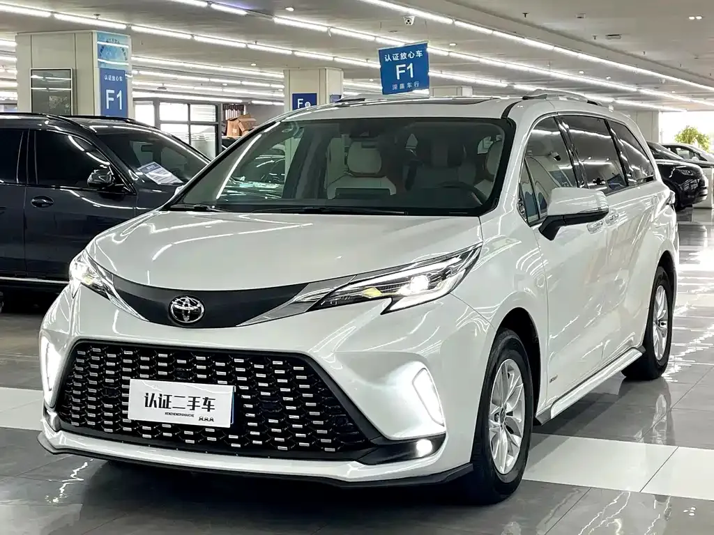 Toyota Granvia — фото 2