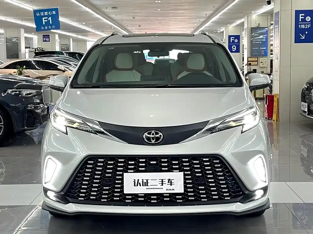 Toyota Granvia — фото 3