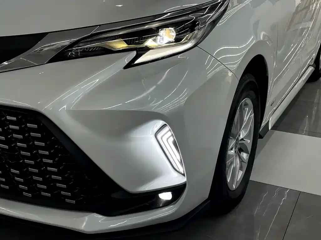 Toyota Granvia — фото 5