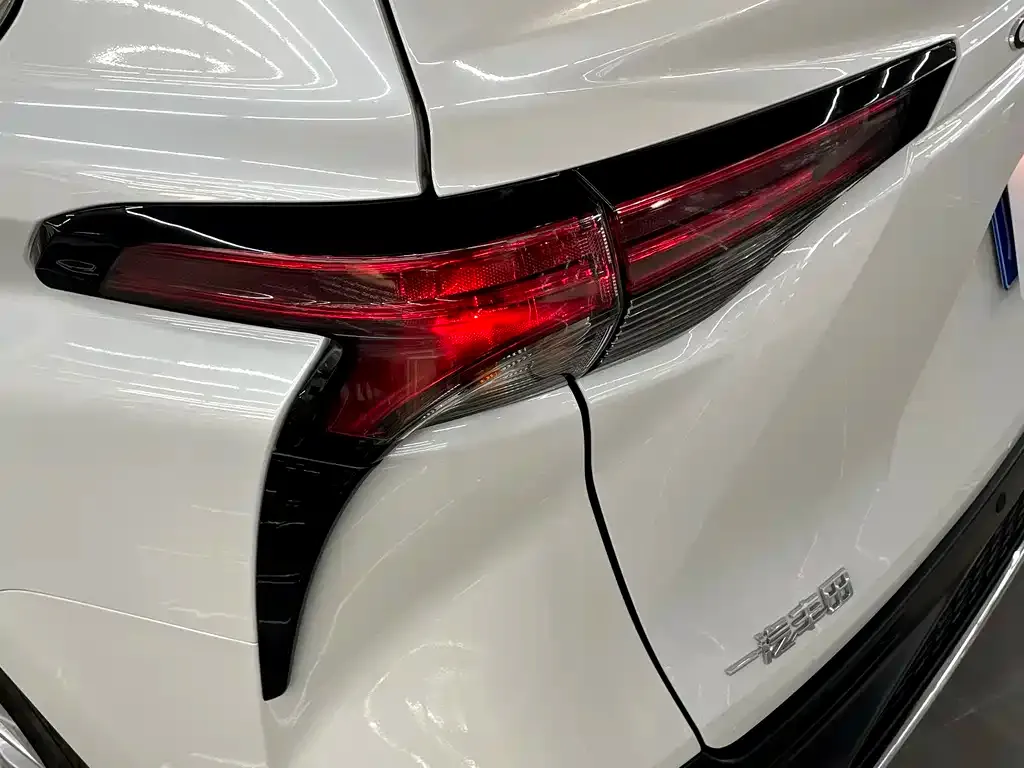 Toyota Granvia — фото 7