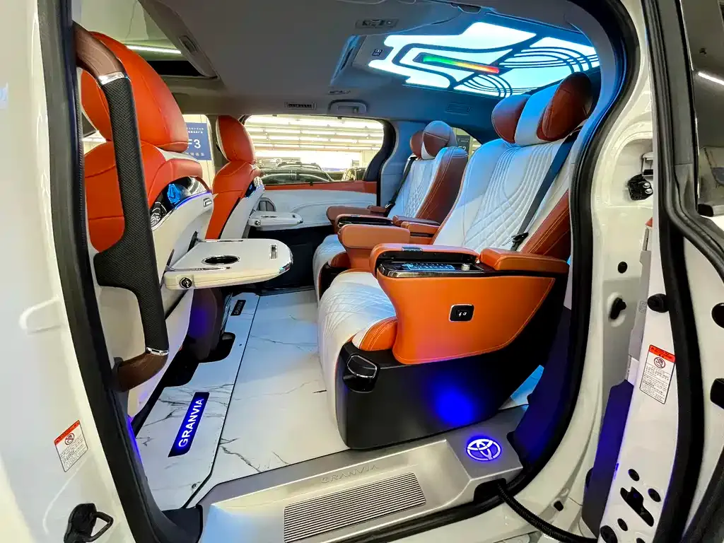 Toyota Granvia — фото 8