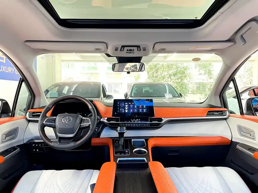 Toyota Granvia — фото 9