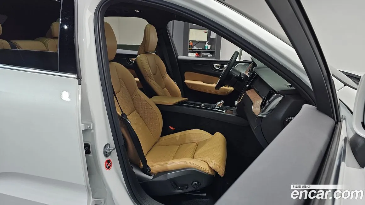 Volvo XC60 — фото 10