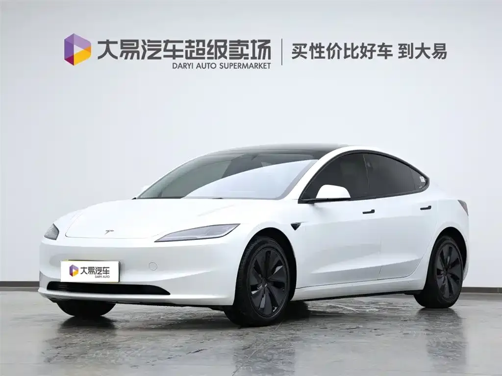 Tesla Model 3 — фото 1