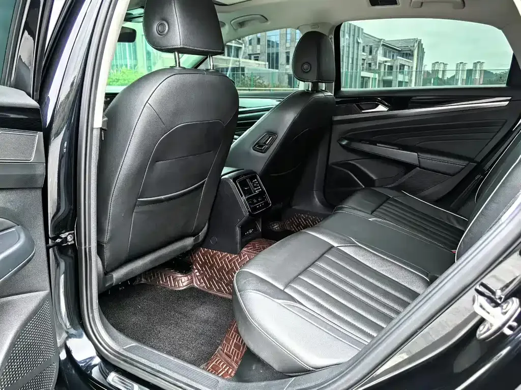 Volkswagen Passat — фото 6
