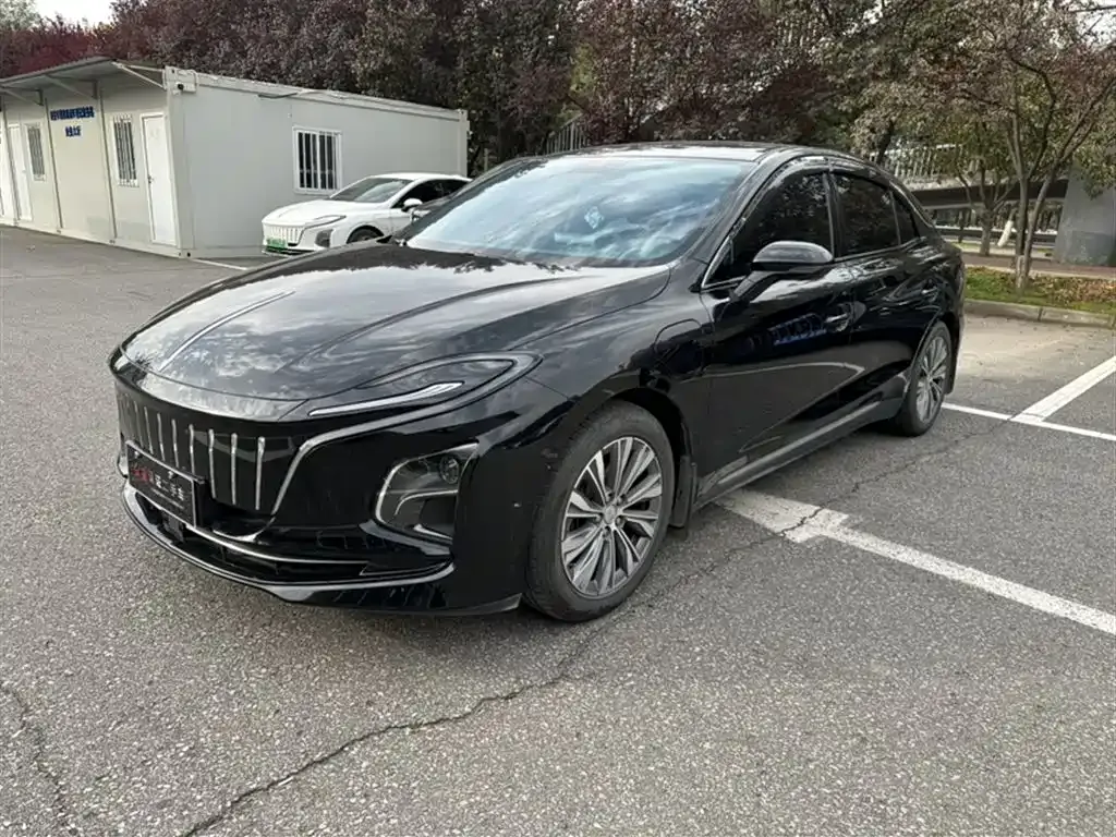 Hongqi E-QM5 — фото 1