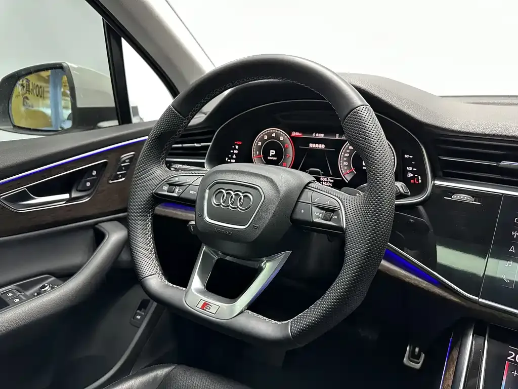 Audi Q7 — фото 9