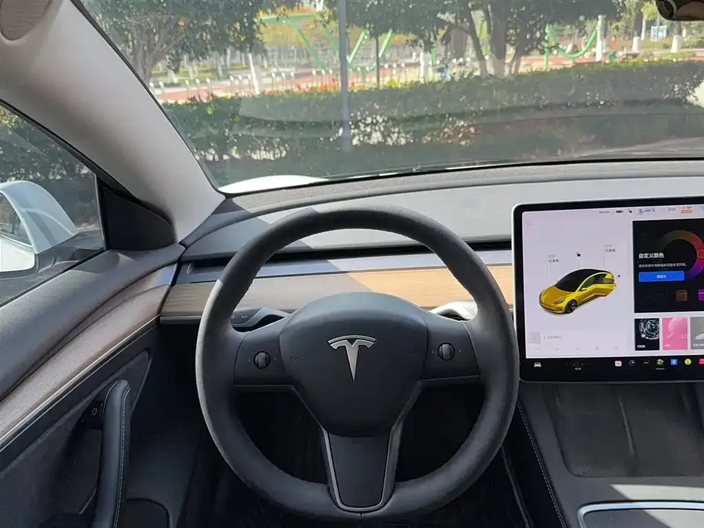 Tesla Model 3 — фото 3