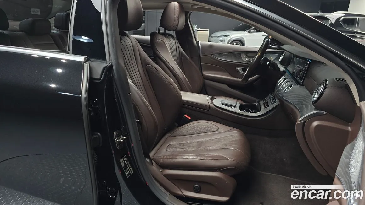 Mercedes-Benz CLS-Class — фото 10