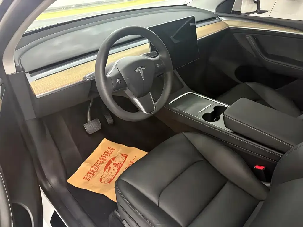 Tesla Model Y — фото 4