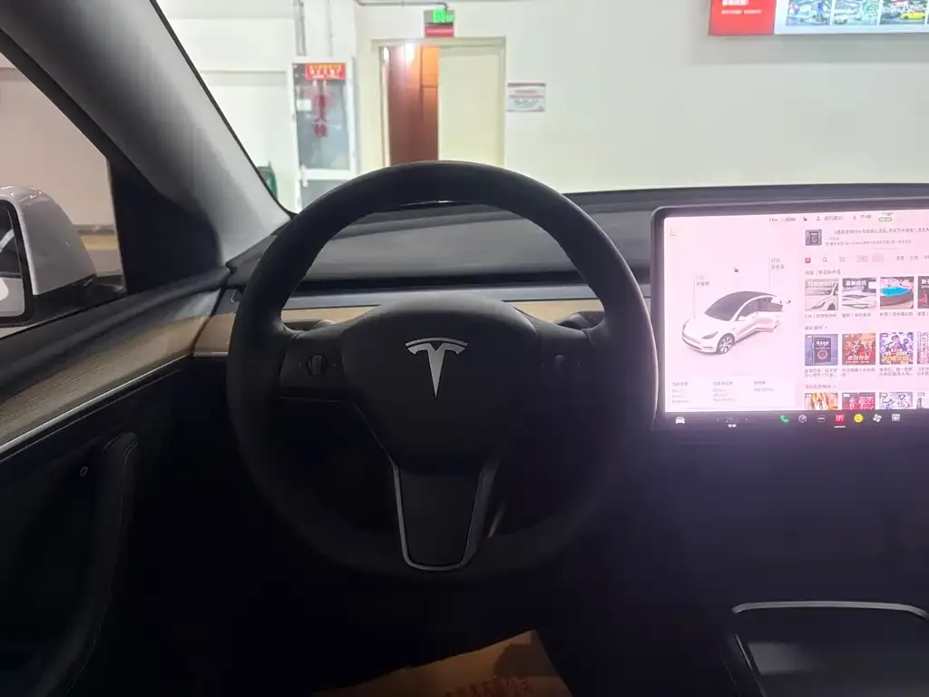 Tesla Model Y — фото 8