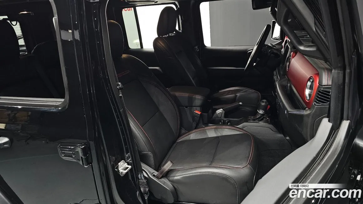 Jeep Wrangler — фото 10