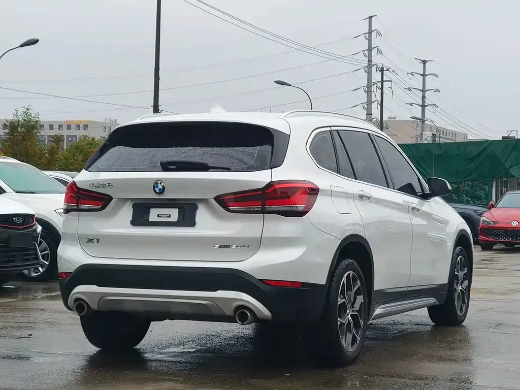 BMW X1 — фото 9