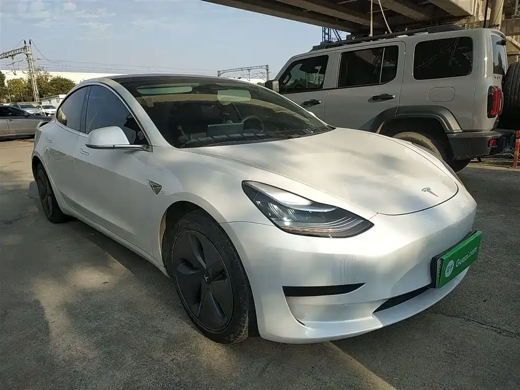 Tesla Model 3 — фото 4