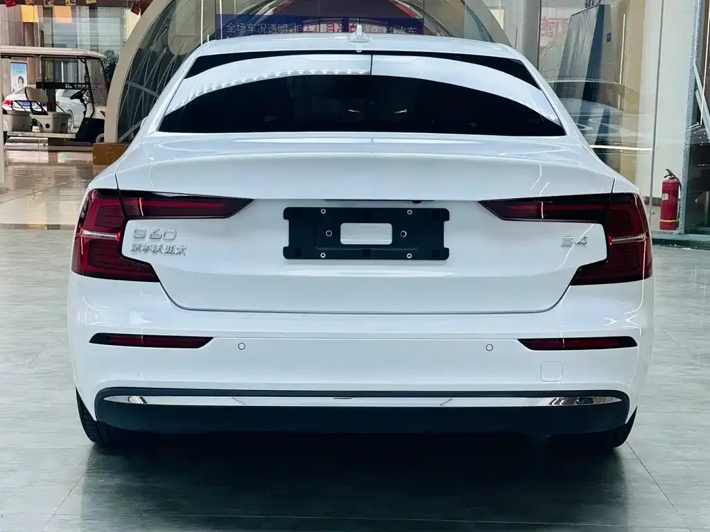Volvo S60 — фото 10