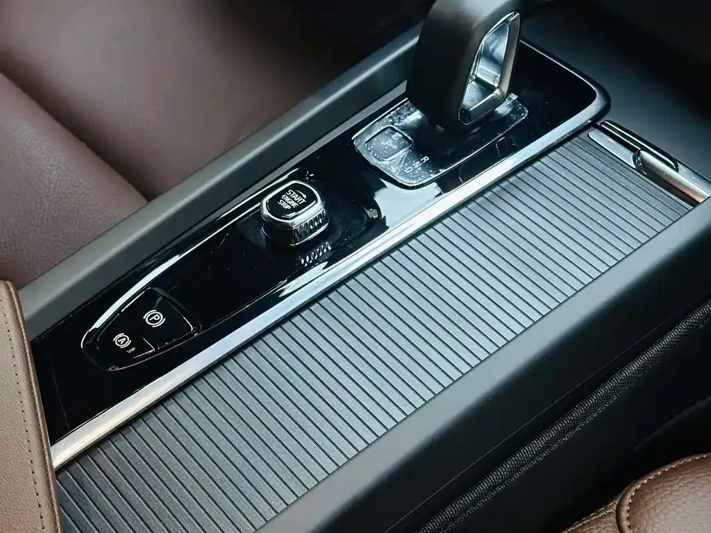 Volvo S60 — фото 9