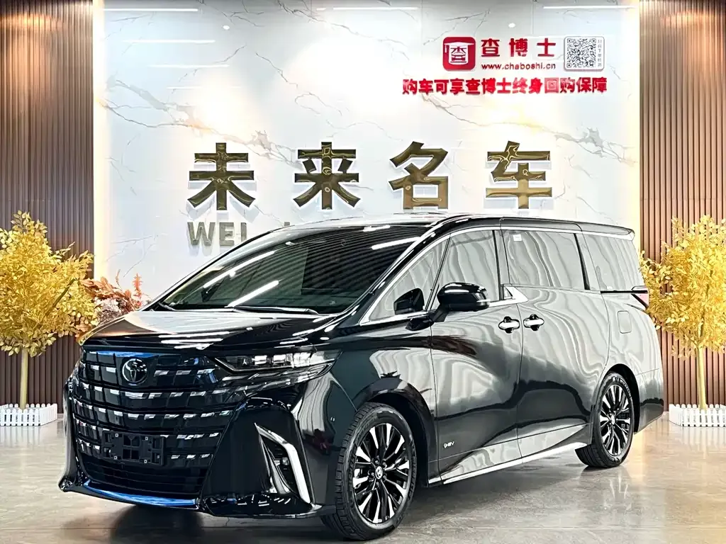 Toyota Alphard — фото 1