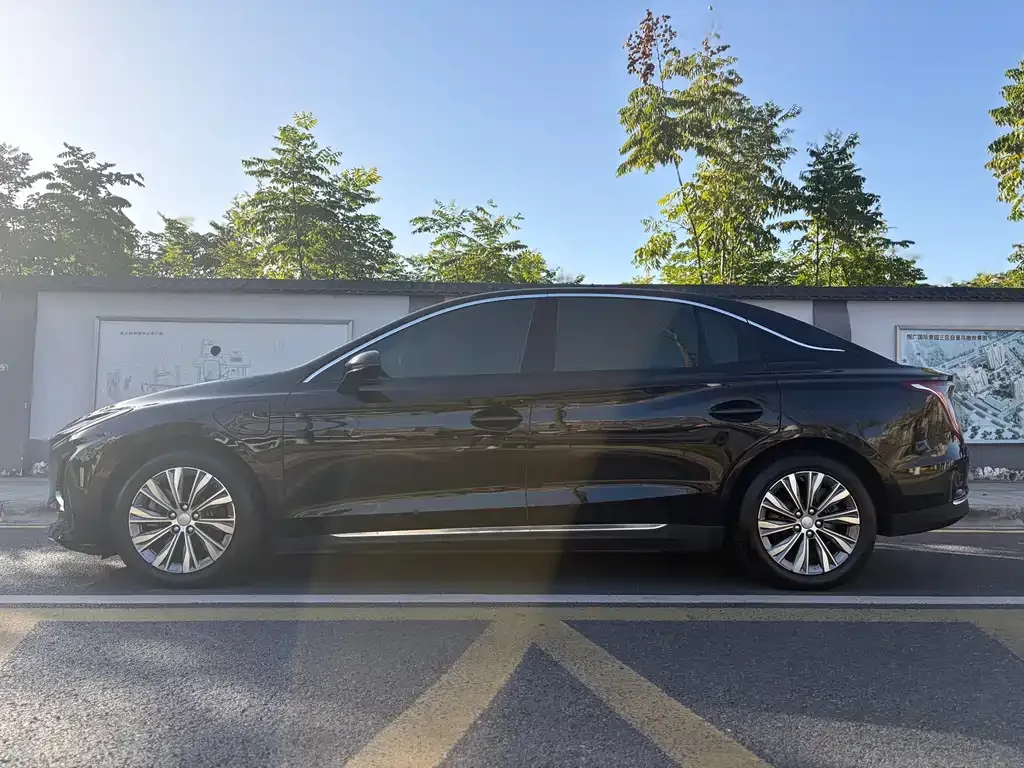 Hongqi E-QM5 — фото 7