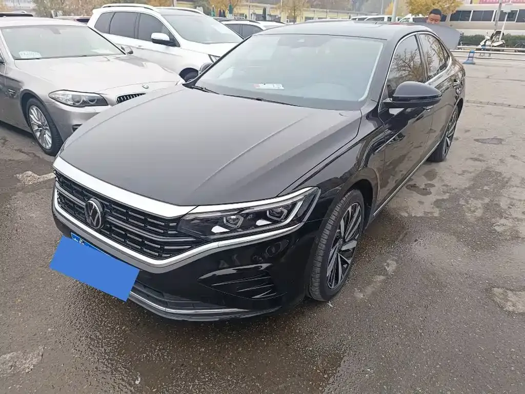 Volkswagen Passat — фото 1