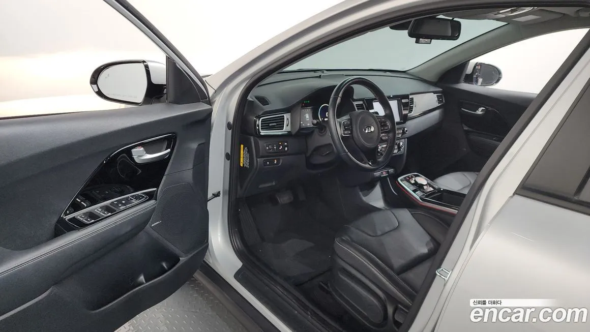 Kia Niro — фото 10