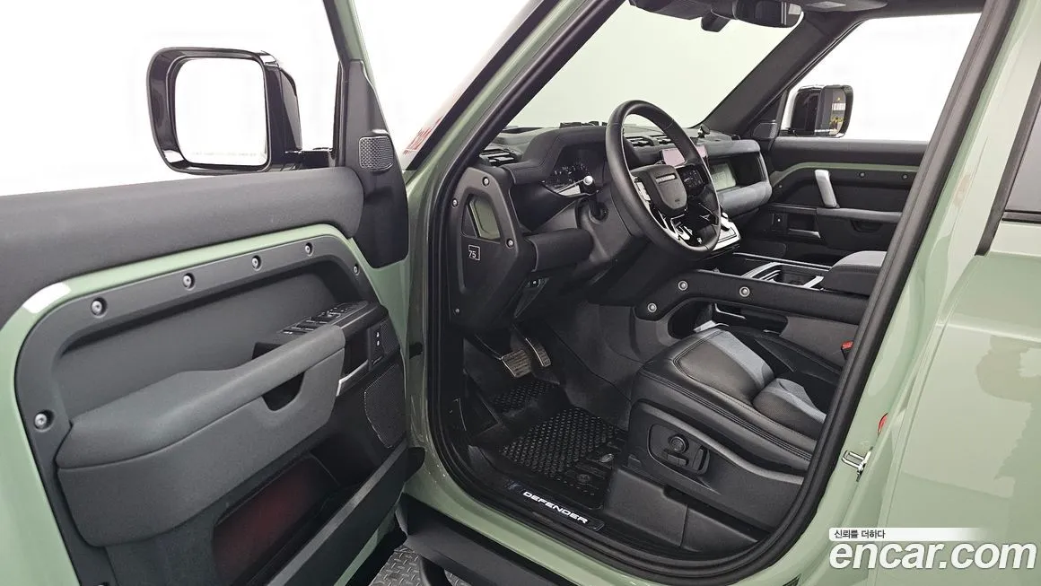Land Rover Defender — фото 10