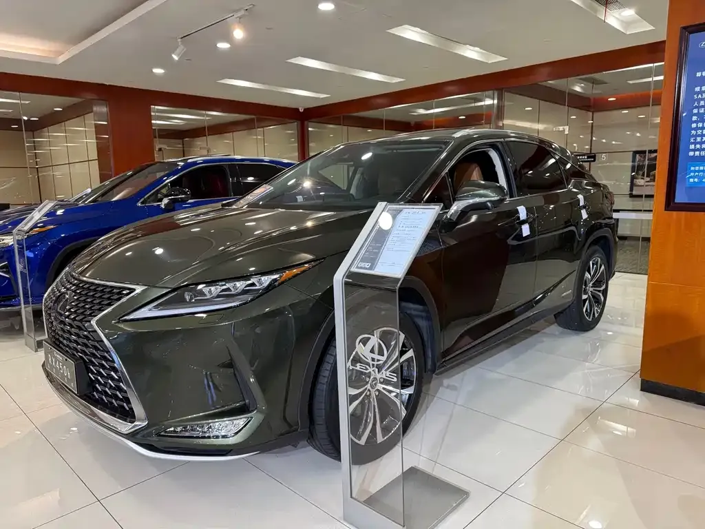 Lexus RX — фото 1