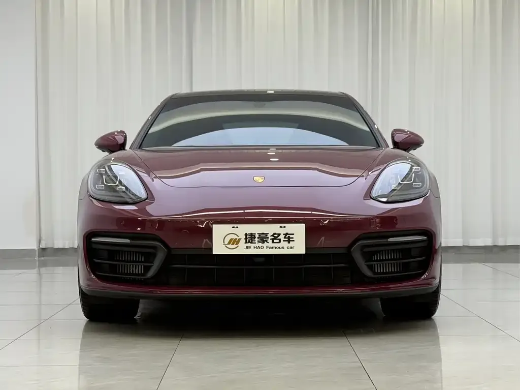 Porsche Panamera — фото 1