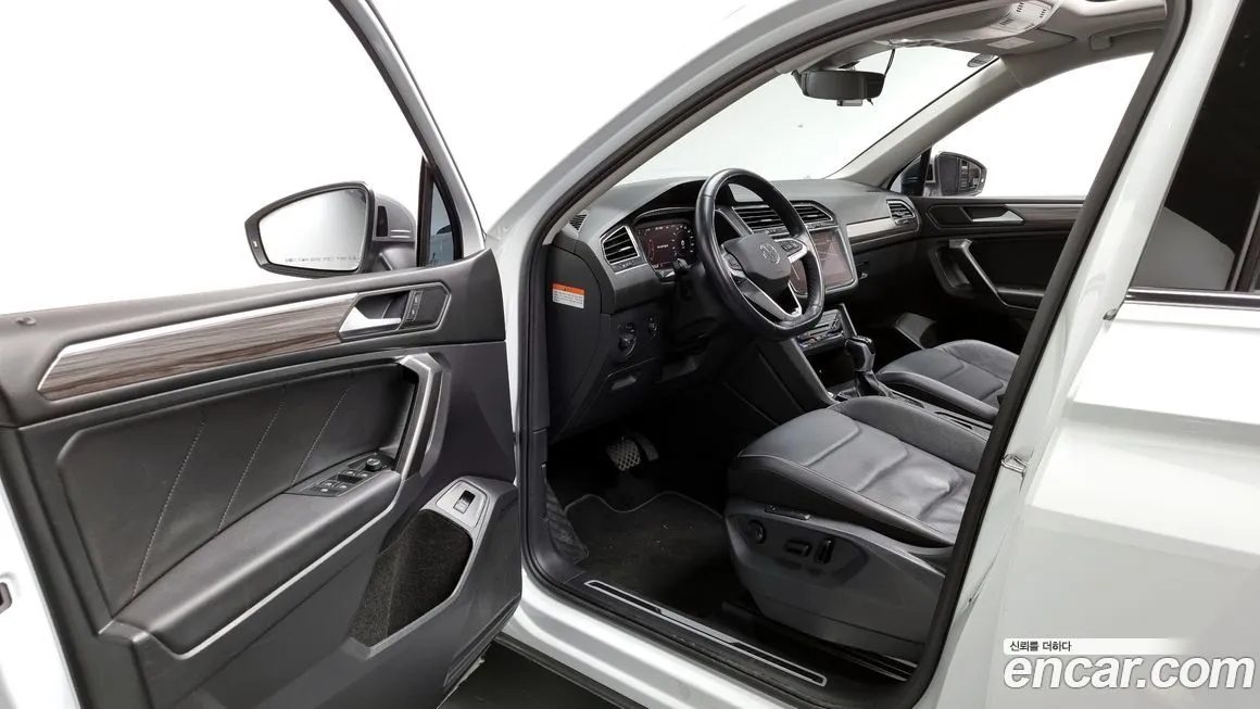 Volkswagen Tiguan — фото 10