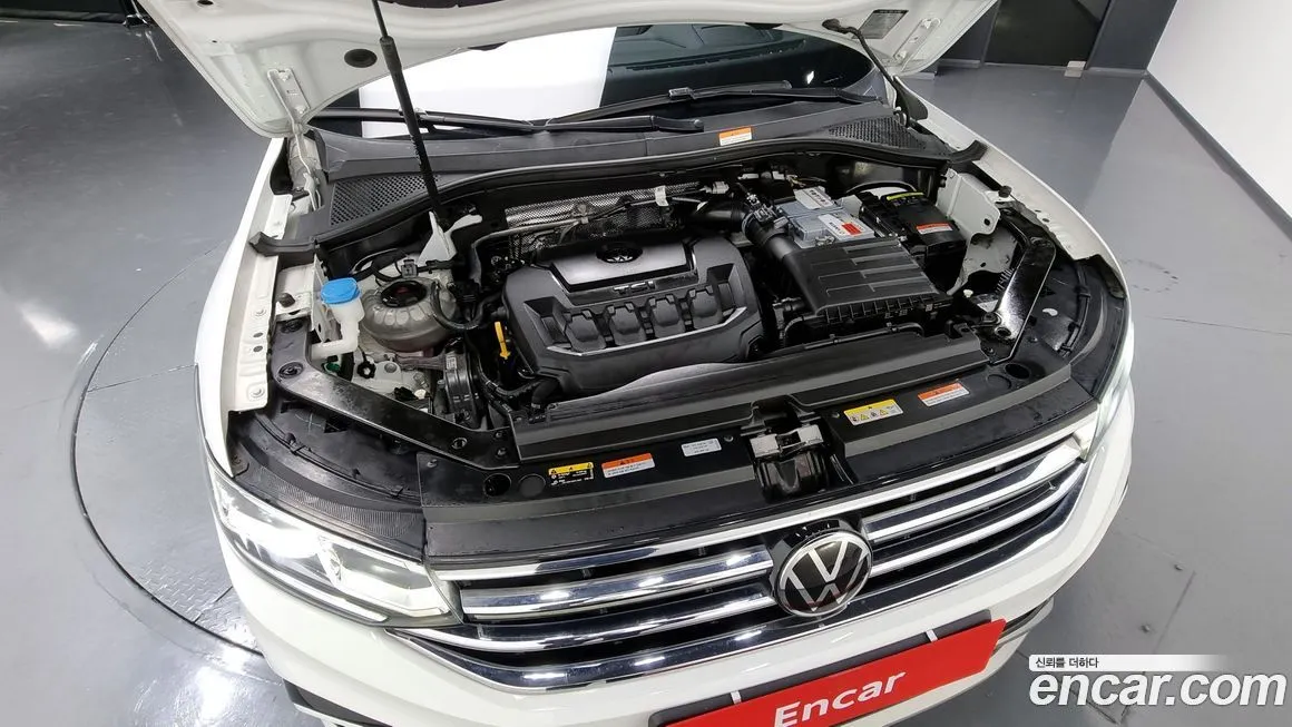 Volkswagen Tiguan — фото 6