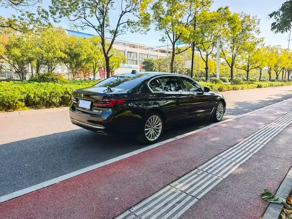 BMW 5 Series — фото 4