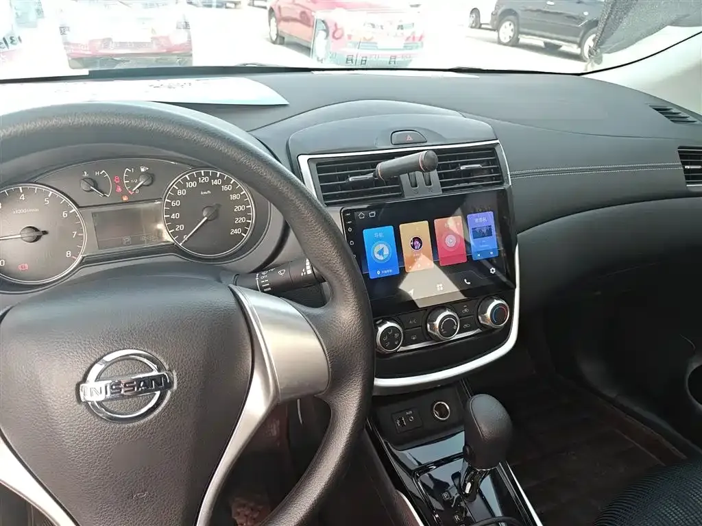 Nissan Tiida — фото 10