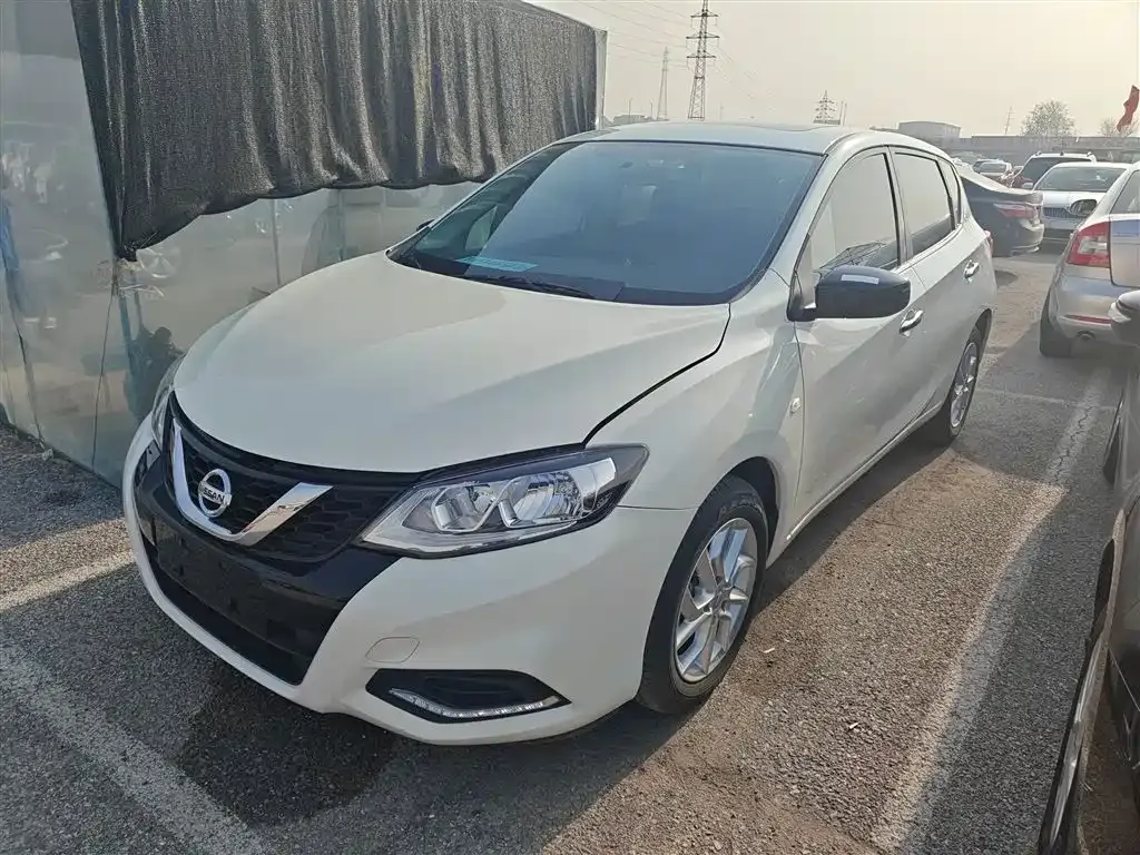 Nissan Tiida — фото 2
