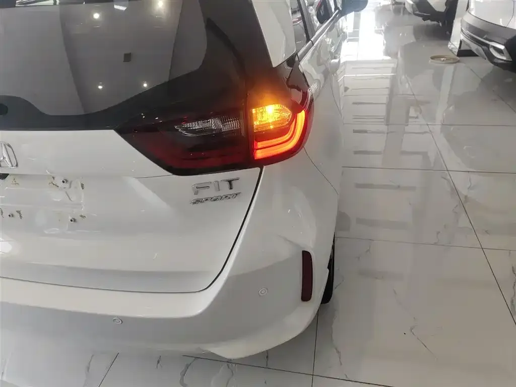 Honda Fit — фото 8