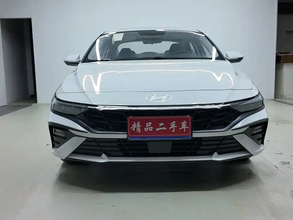 Hyundai Elantra — фото 2
