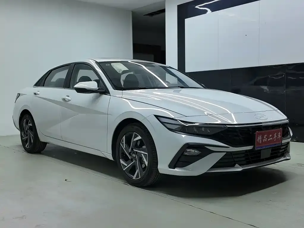 Hyundai Elantra — фото 3
