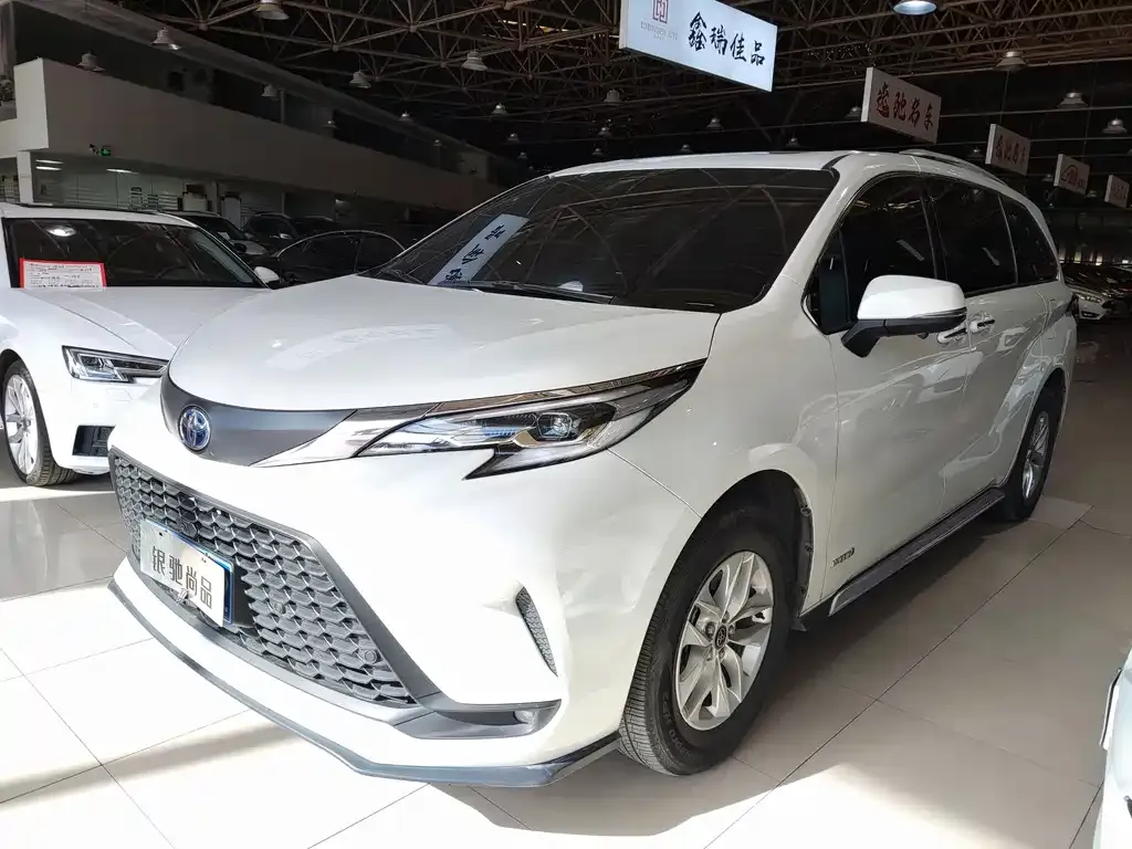 Toyota Granvia — фото 1