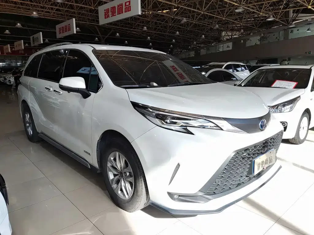 Toyota Granvia — фото 3