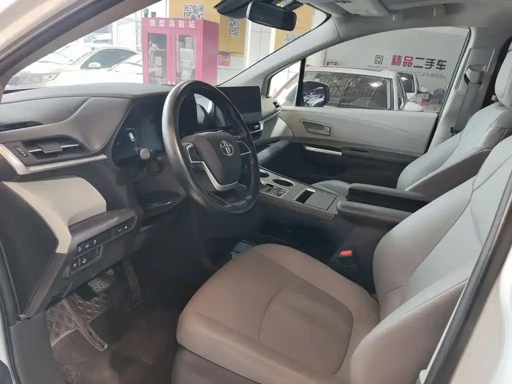 Toyota Granvia — фото 4