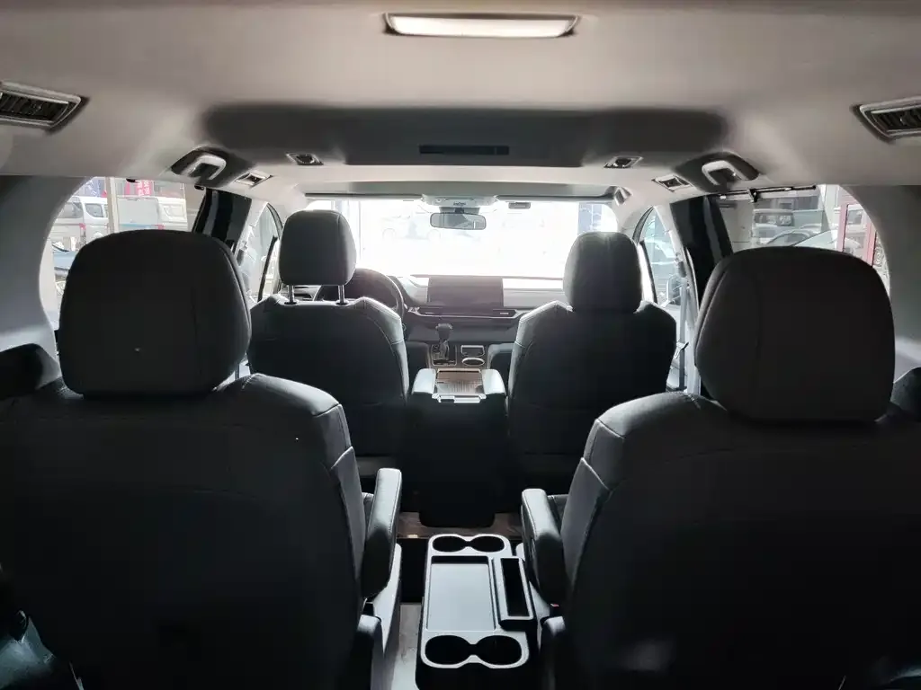 Toyota Granvia — фото 7