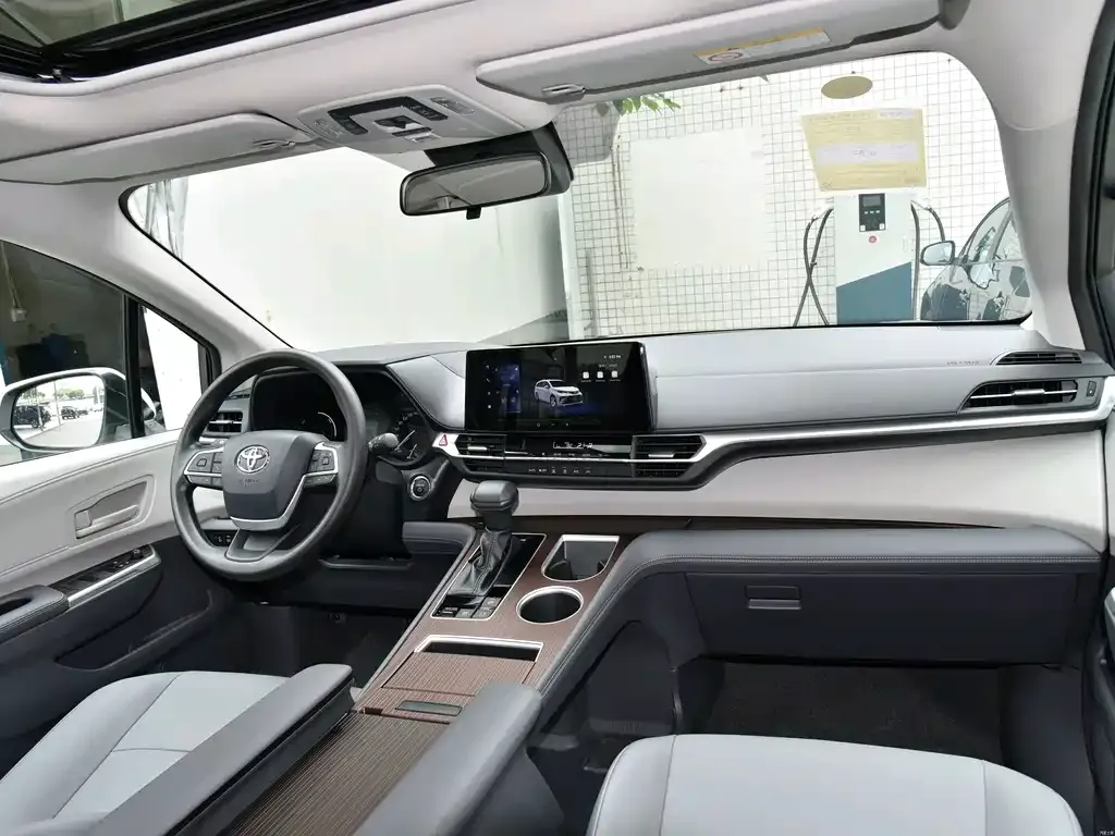Toyota Granvia — фото 8