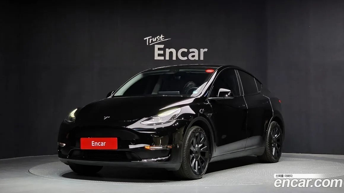 Tesla Model Y — фото 1