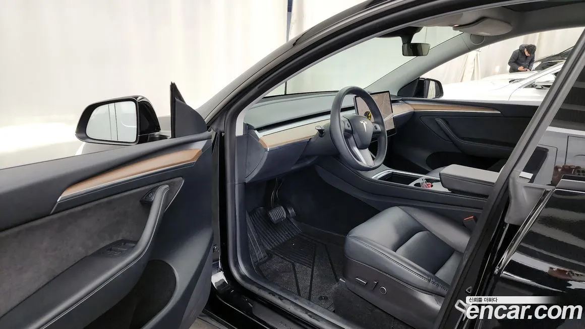 Tesla Model Y — фото 10