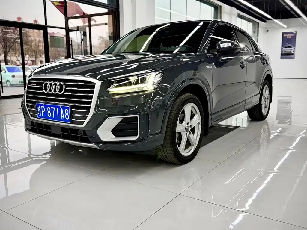Audi Q2L — фото 1