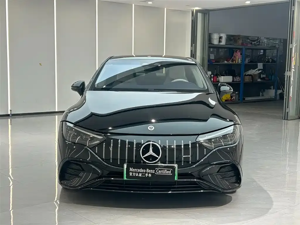 Mercedes-Benz EQE AMG — фото 2